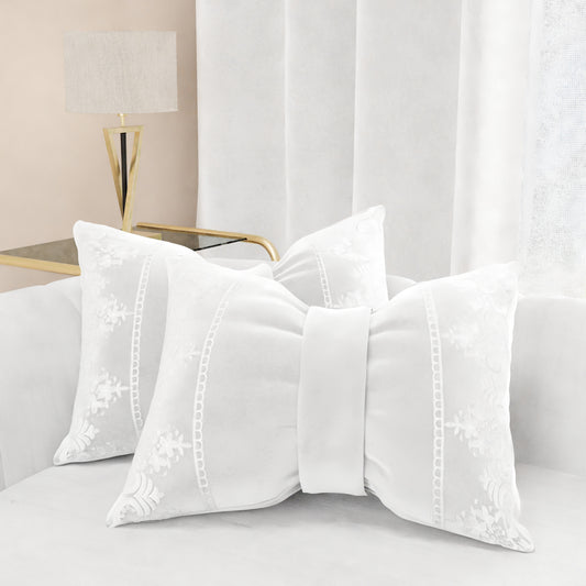 Coussin décoratif Nœud en velours avec volant et dentelle rebrodée 40x50 cm, Coussin canapé blanc par Sissy