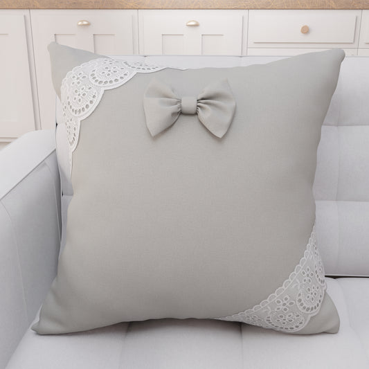 Coussin Décoratif Shabby Chic avec Dentelle et Noeuds Gris Clair