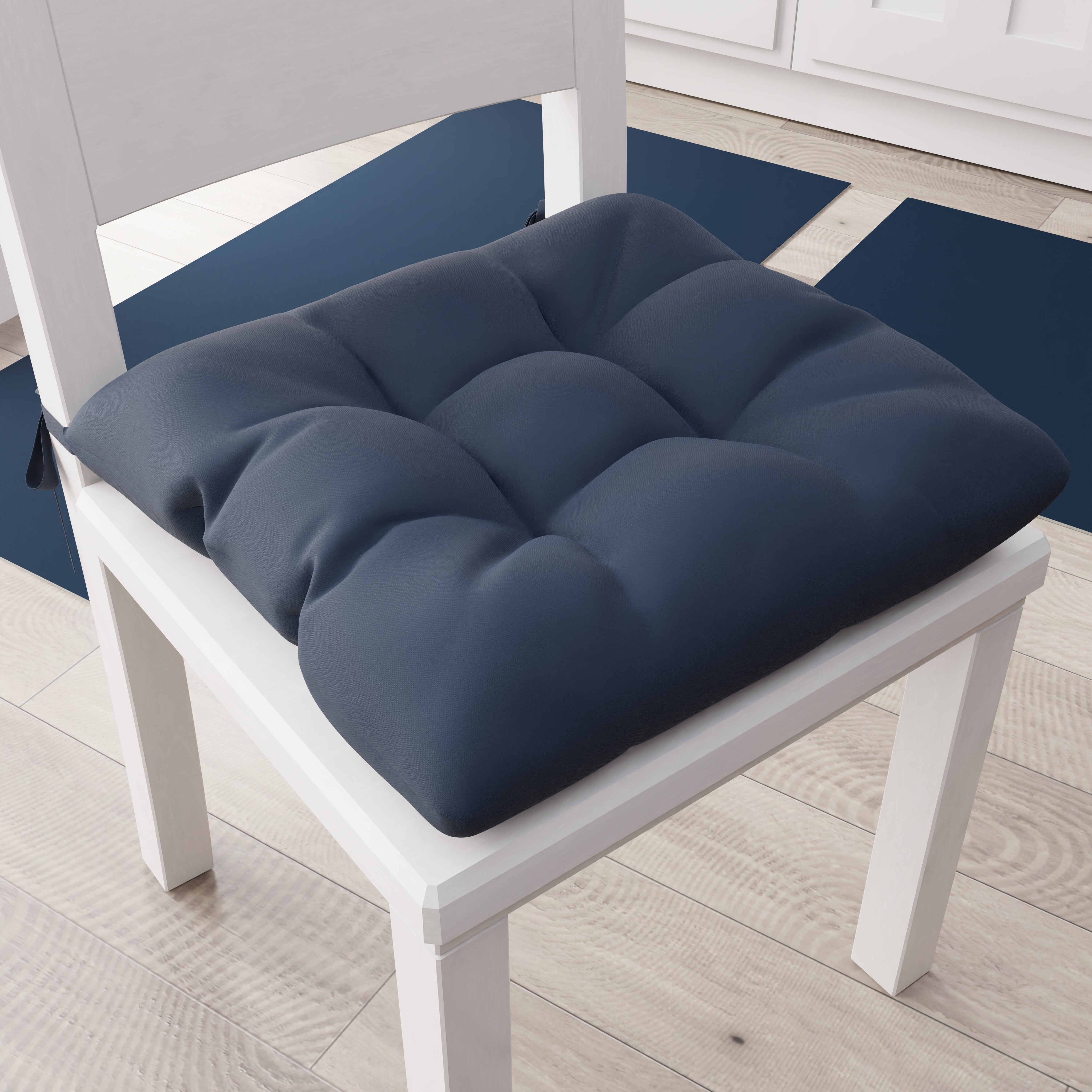 Set di cuscini per sedia con schienale basso composto da 4 strisce blu e bianche Set di cuscini per sedia con schienale basso composto da 4 strisce blu e bianche