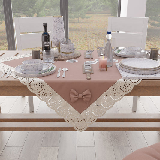 Centre de table cuisine élégant shabby chic avec dentelle et nœuds couleur chair