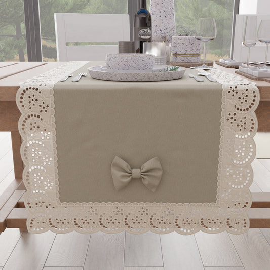 Chemin de table élégant shabby chic avec dentelle et nœuds beige