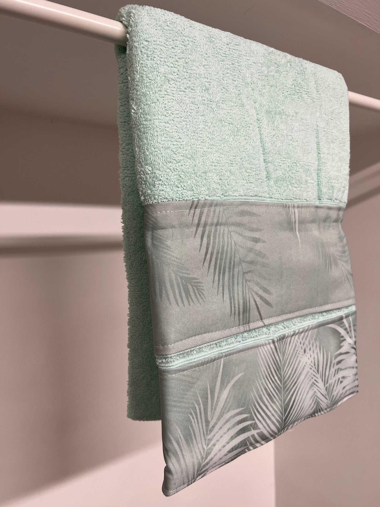 Asciugamano Bagno 1+1 con Balza in Stampa Digitale Foglia Salvia